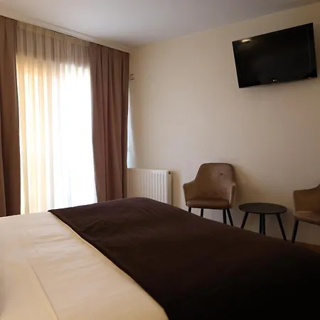 Maruxia *** Superior 3*